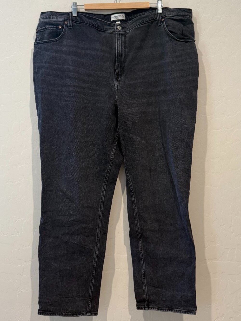 Abercrombie Curve Love The 90s Straight Ultra High Rise Jeans Washed Black 37 24
